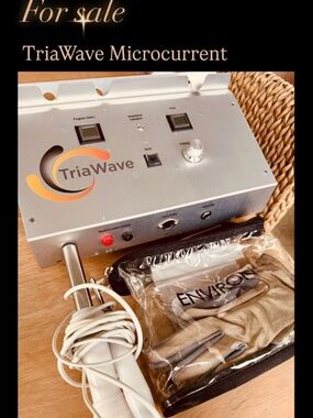 Pro TriaWave Microcurrent Facial Device - was used in my solo skincare practice